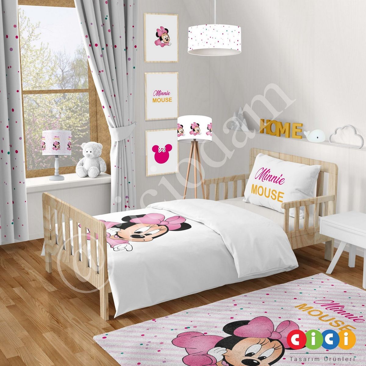 Minnie Mouse ve Puantiyeler Çocuk Odası Duvar Kağıdı